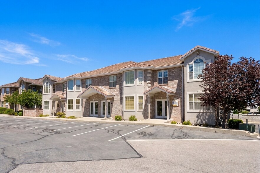 8823 S Redwood Rd, West Jordan, UT à vendre - Photo du bâtiment - Image 1 de 7