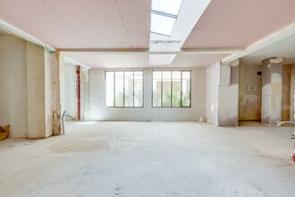 58 Rue Guy Môquet, Paris for lease Interior Photo- Image 2 of 7