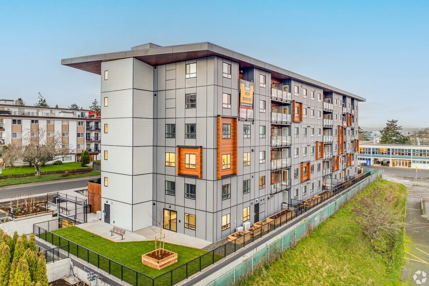 1310 Saunders St, Esquimalt, BC à vendre - Photo du bâtiment - Image 3 de 17