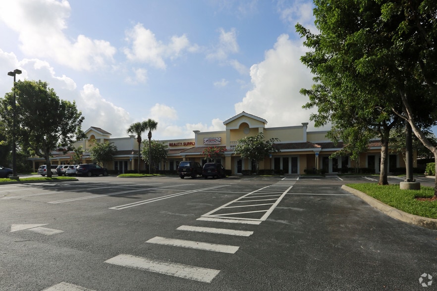 642-660 SW Port St Lucie Blvd, Port Saint Lucie, FL for lease - Primary Photo - Image 1 of 16