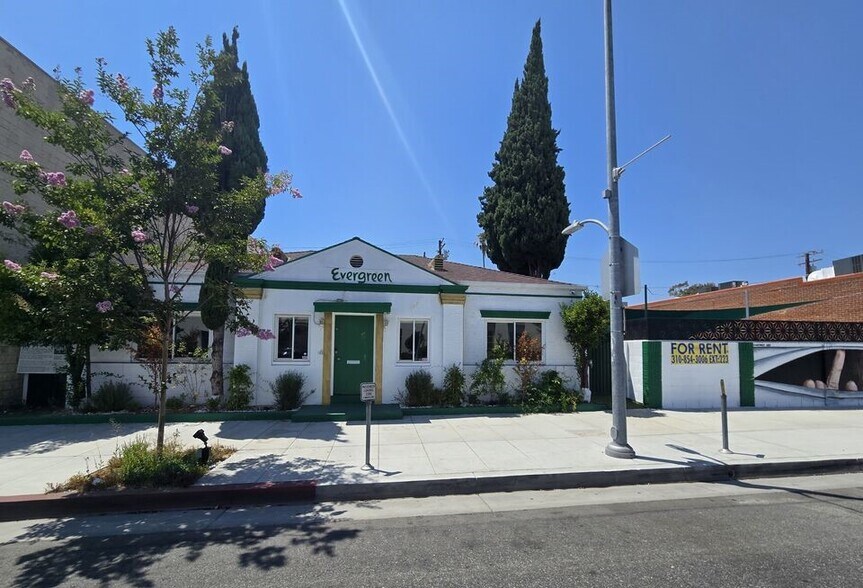 175-177 S Robertson Blvd, Beverly Hills, CA à louer - Photo du bâtiment - Image 1 de 31