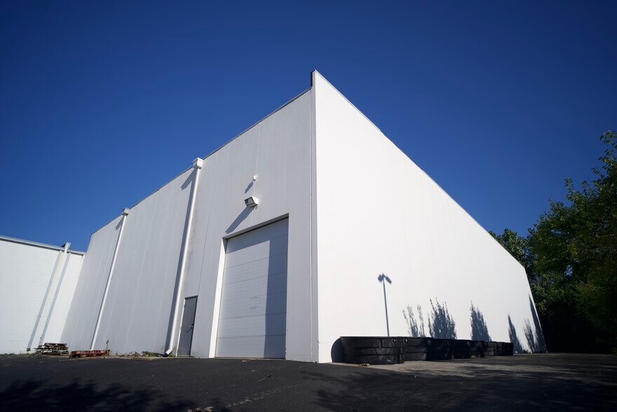 6352 Airway Dr, Indianapolis, IN à vendre - Photo du bâtiment - Image 2 de 29