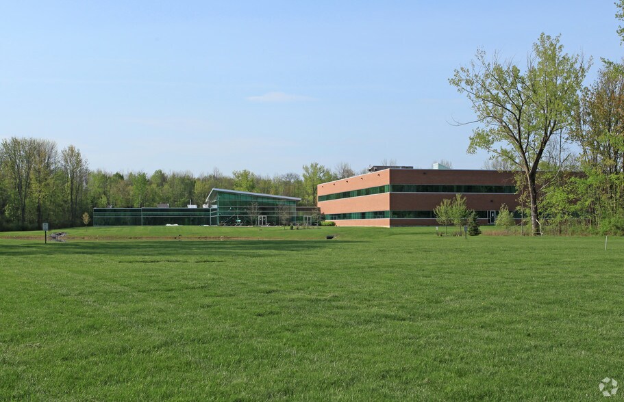 85 Collamer Crossings, East Syracuse, NY à vendre - Photo du bâtiment - Image 3 de 4