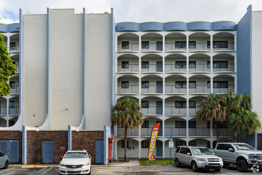 2601-2611 NW 56th Ave, Lauderhill, FL for sale - Building Photo - Image 2 of 4