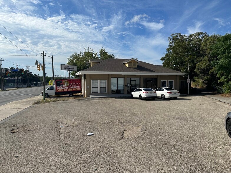 4631 Vance Jackson Rd, San Antonio, TX for sale - Building Photo - Image 2 of 2