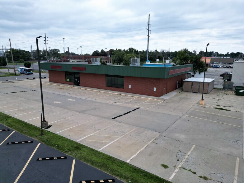 2875 N Water St, Decatur, IL à louer - Photo du bâtiment - Image 2 de 2