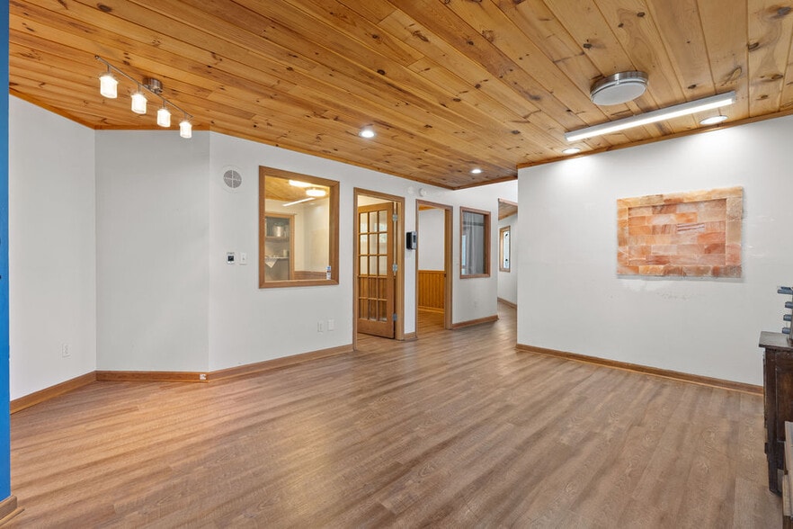 320 Wears Valley Rd, Pigeon Forge, TN for sale - Interior Photo - Image 3 of 6
