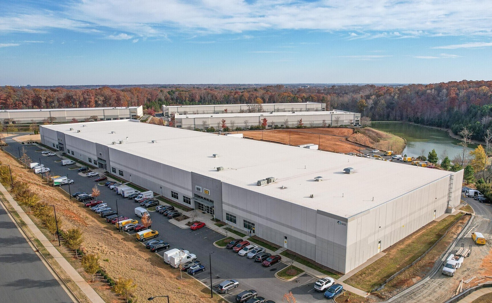 5032 Sirona Dr, Charlotte, NC à louer Aérien- Image 1 de 12