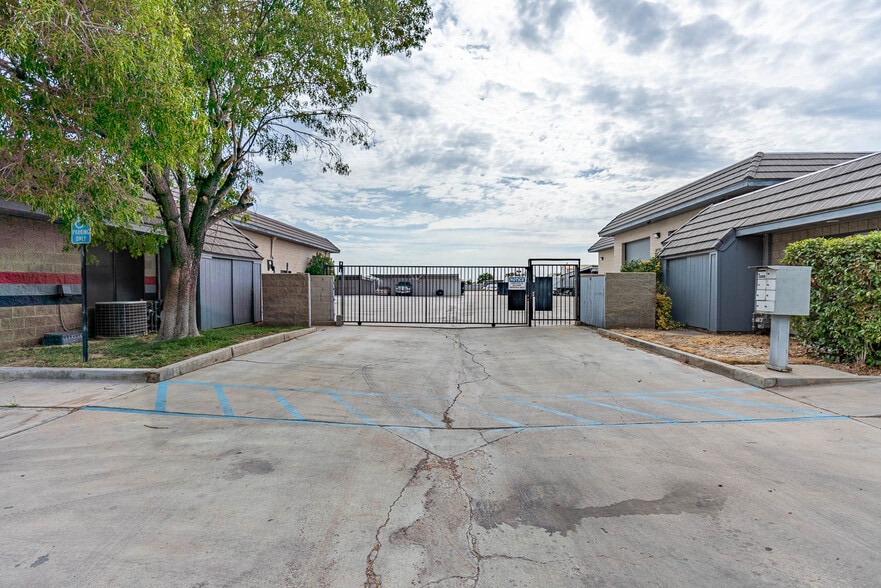 39126-39130 3rd St E, Palmdale, CA à vendre - Photo du bâtiment - Image 2 de 36