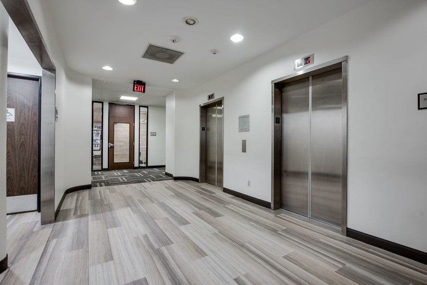 1200 E Copeland Rd, Arlington, TX for lease - Interior Photo - Image 3 of 21