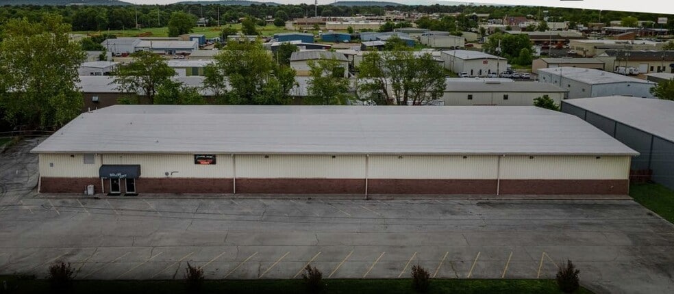 1007 S Century St, Springdale, AR for sale - Building Photo - Image 2 of 5