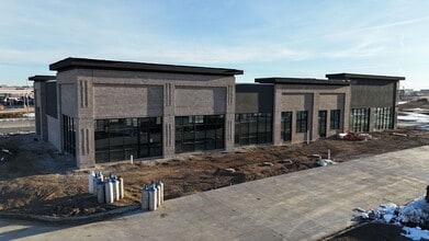 10100 Plum Dr, Urbandale, IA for lease Interior Photo- Image 2 of 11