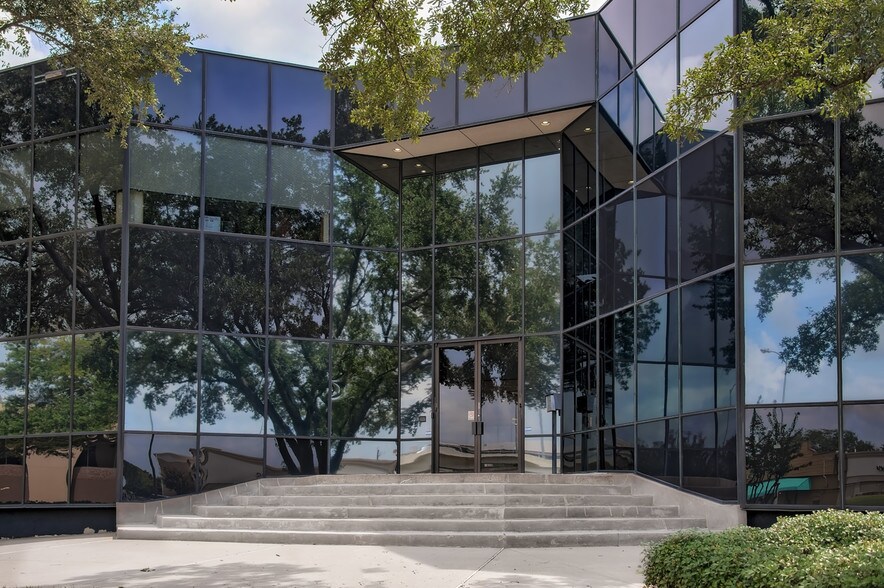 101 Southwestern Blvd, Sugar Land, TX à louer - Photo du bâtiment - Image 3 de 12