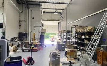 Industrial in Bondy for lease Interior Photo- Image 2 of 3