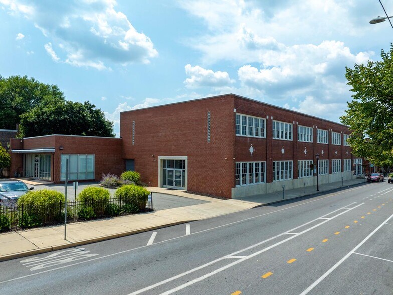 100 S Queen St, York, PA à louer - Photo du bâtiment - Image 2 de 8