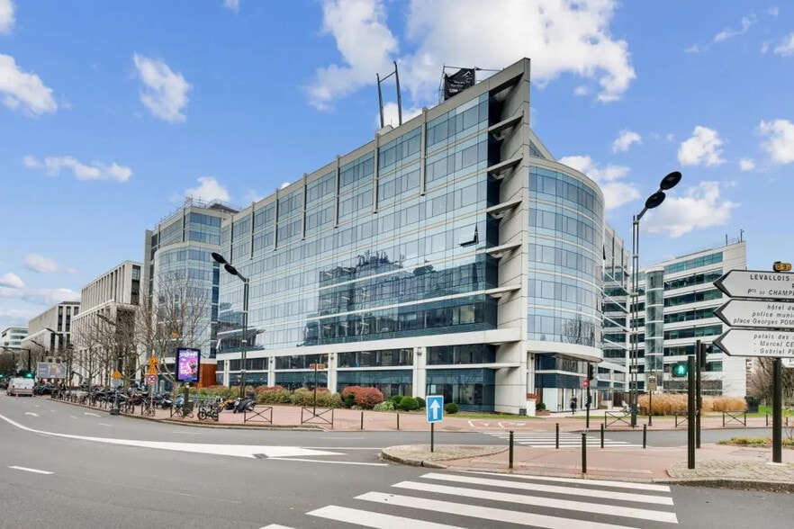 Office in Levallois-Perret for lease - Building Photo - Image 1 of 28
