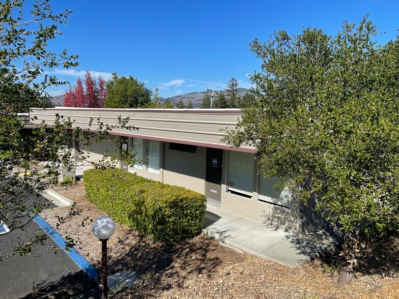 1615 Hill Rd, Novato, CA à vendre - Photo du bâtiment - Image 2 de 13