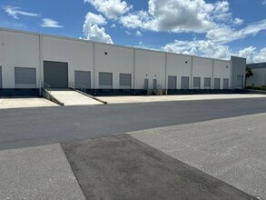 9353 Laredo Ave, Fort Myers, FL for lease Building Photo- Image 2 of 10