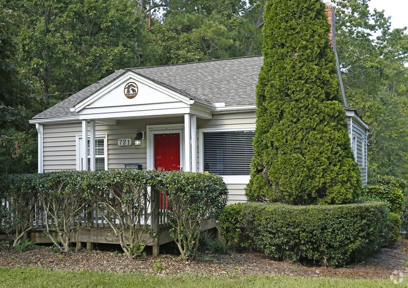 721 Holly Springs Rd, Holly Springs, NC à louer - Photo principale - Image 1 de 2