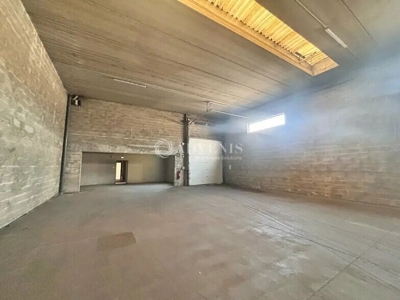 Flex in Champigny-sur-Marne for lease - Interior Photo - Image 3 of 7