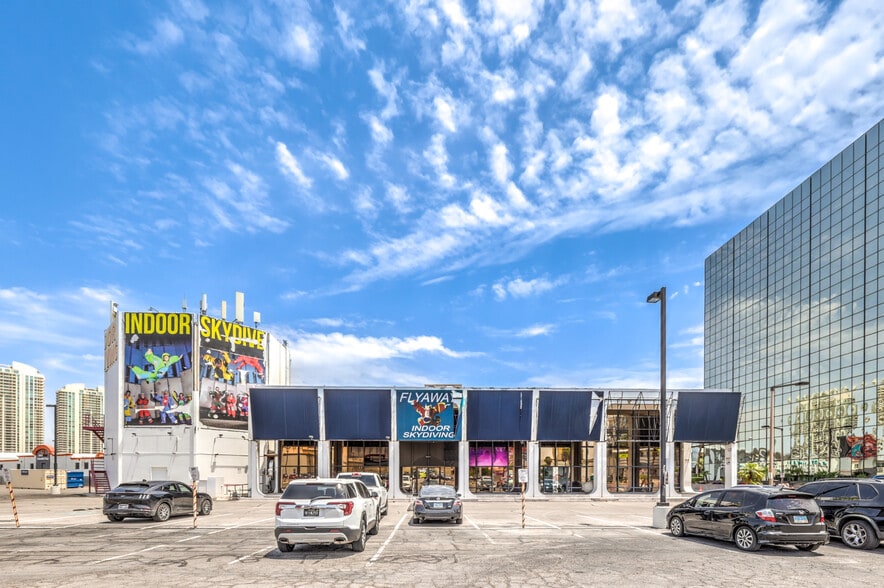 200 Convention Center Dr, Las Vegas, NV for lease - Building Photo - Image 2 of 8