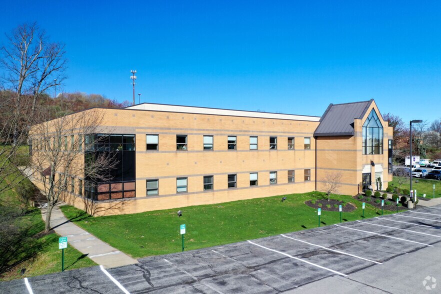 100 Allegheny Dr, Warrendale, PA à louer - Photo du bâtiment - Image 1 de 8