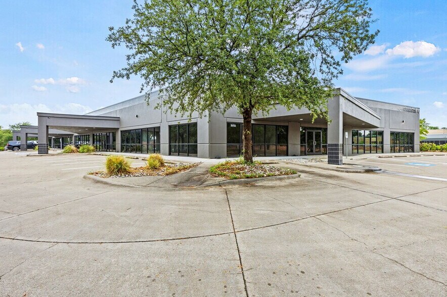 3033 W Royal Ln, Irving, TX à vendre - Photo du bâtiment - Image 1 de 17