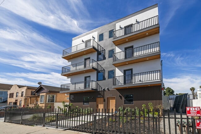More details for 1933 Magnolia Ave, Los Angeles, CA - Multifamily for Sale