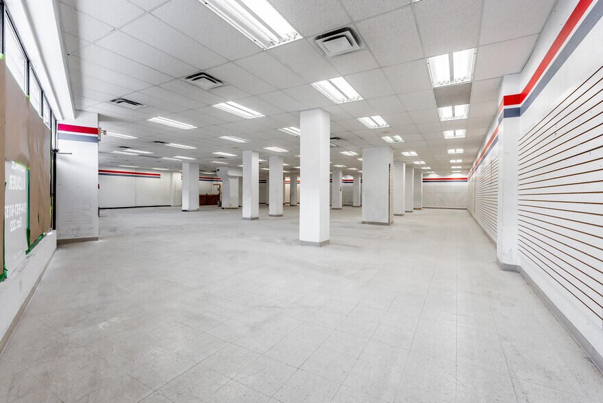 5750-5764 Rue Sherbrooke O, Montréal, QC à louer - Photo intérieure - Image 3 de 3