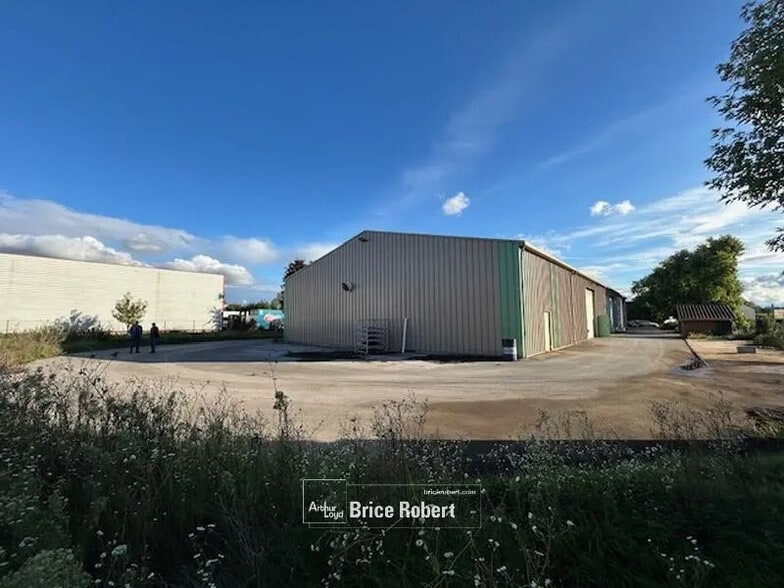Flex in Trévoux for lease - Building Photo - Image 1 of 68