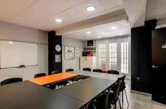 Plus de détails pour Multi-résidentiel à vendre