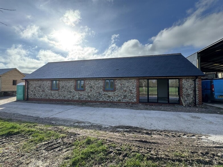 Lower Farm Cottages, Blandford Forum for lease - Building Photo - Image 3 of 5