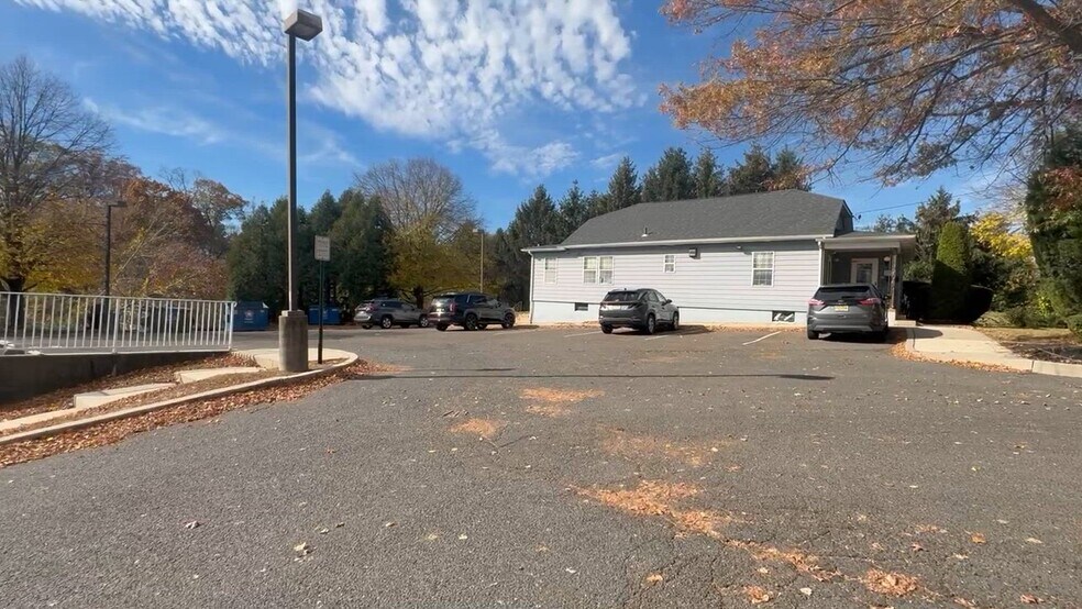 1575 Brunswick Ave, Lawrence Township Cumberland, NJ à louer - Vidéo sur l’inscription commerciale - Image 3 de 23