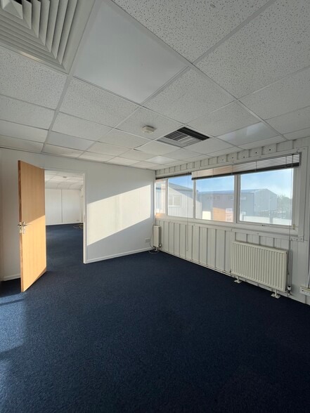Office in Hangar 4, Cecil Pashley Way, Shoreham Airport, Shoreham by Sea for lease - Interior Photo - Image 2 of 8
