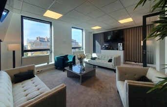 Local d'activités dans Saint-Cloud à vendre Photo intérieure- Image 2 de 5