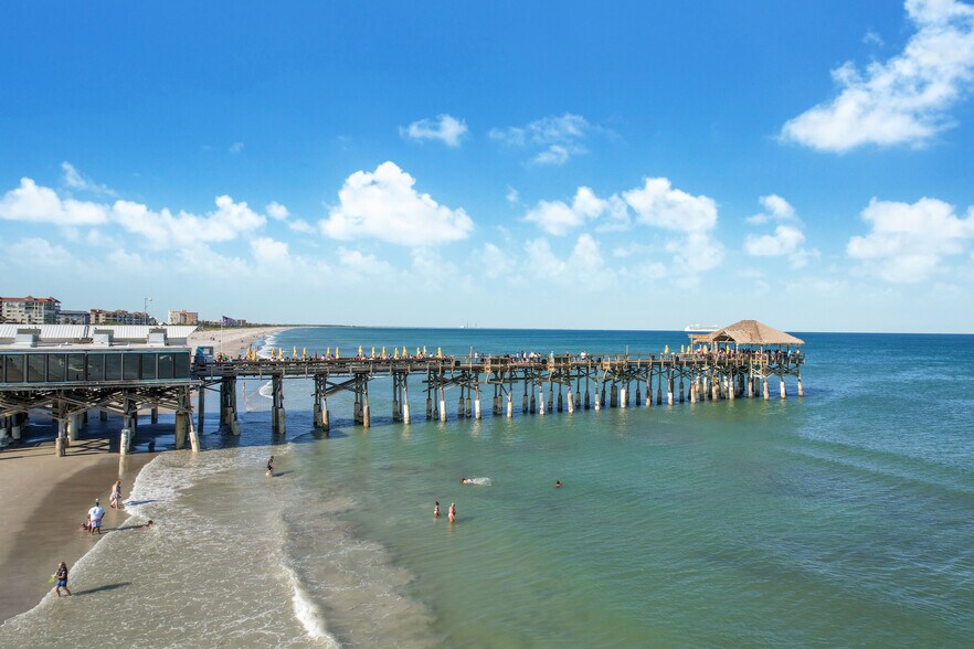 327 Wilson Ave, Cocoa Beach, FL à vendre - Photo du bâtiment - Image 3 de 6