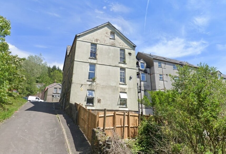 209 Ystrad Rd, Pentre for sale - Building Photo - Image 2 of 4