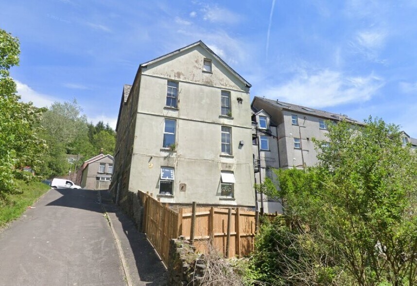 209 Ystrad Rd, Pentre à vendre - Photo du bâtiment - Image 2 de 4