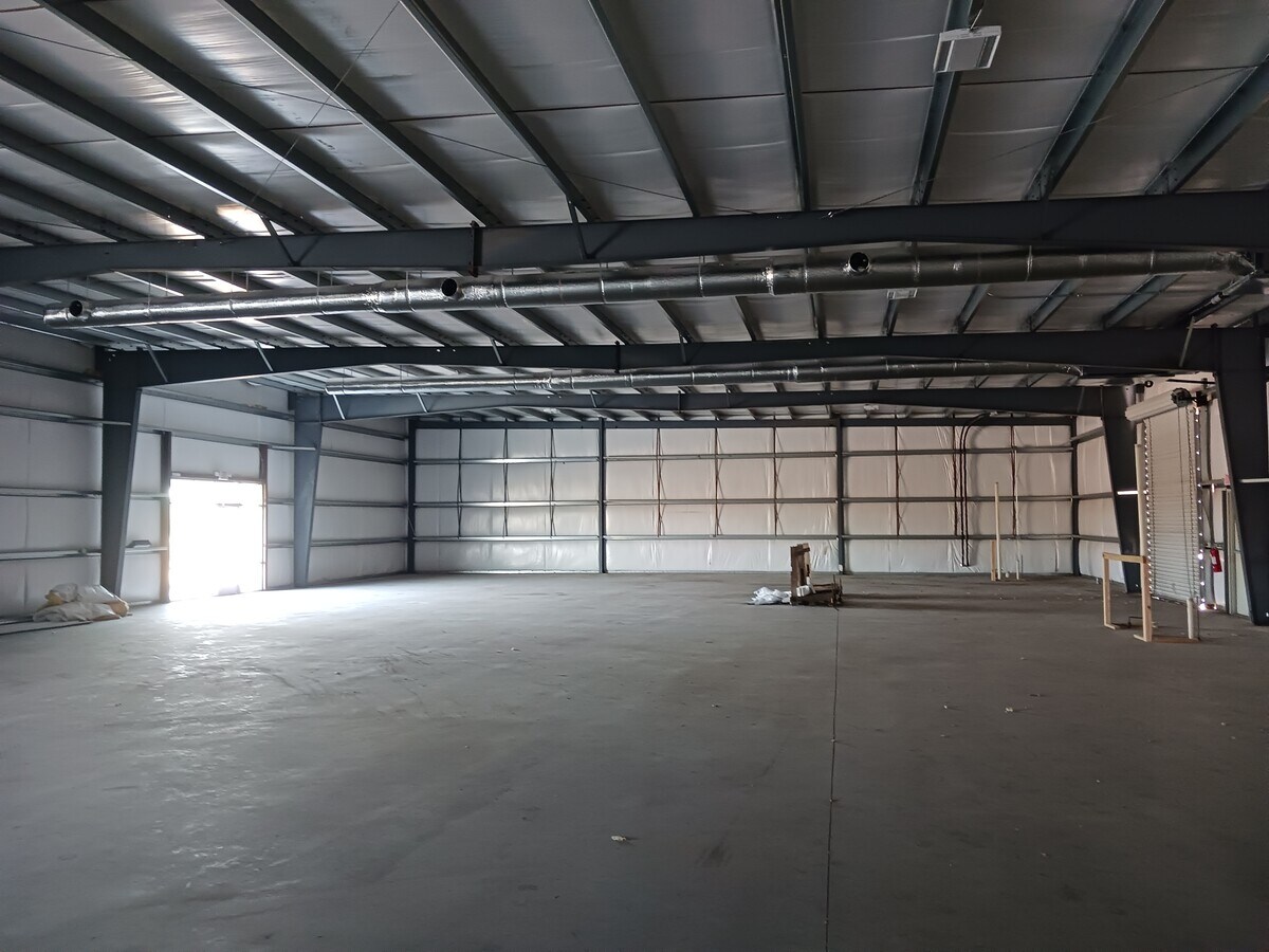 201 Commerce Center Dr, Brunswick, GA 31523 - Unit 100 -  - Interior Photo - Image 1 of 2