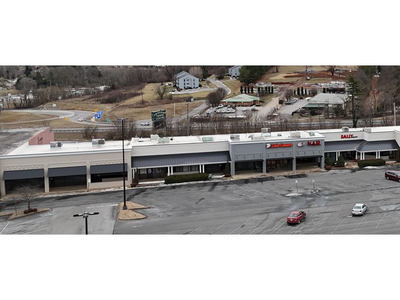 300 Towne Center Dr, Abingdon, VA à louer - Photo du bâtiment - Image 3 de 5