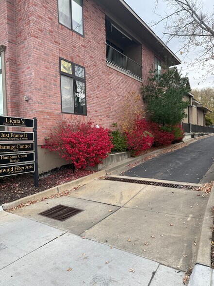 207 3rd st, Lee's Summit, MO à louer - Photo du bâtiment - Image 3 de 20