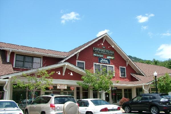 4 Olde Eastwood Vlg, Asheville, NC à louer - Photo du bâtiment - Image 2 de 5