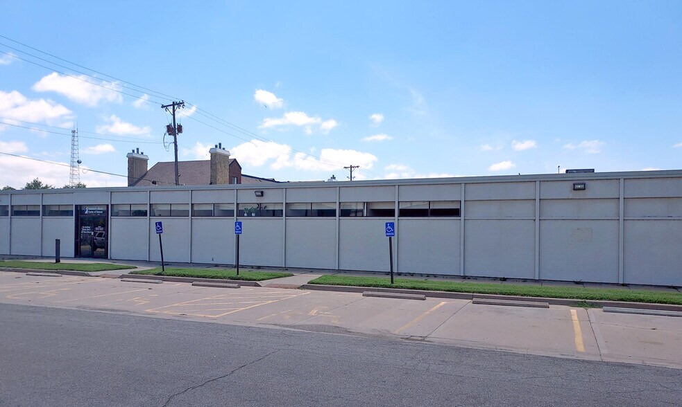 940 N Waco Ave, Wichita, KS à louer - Photo du bâtiment - Image 2 de 4