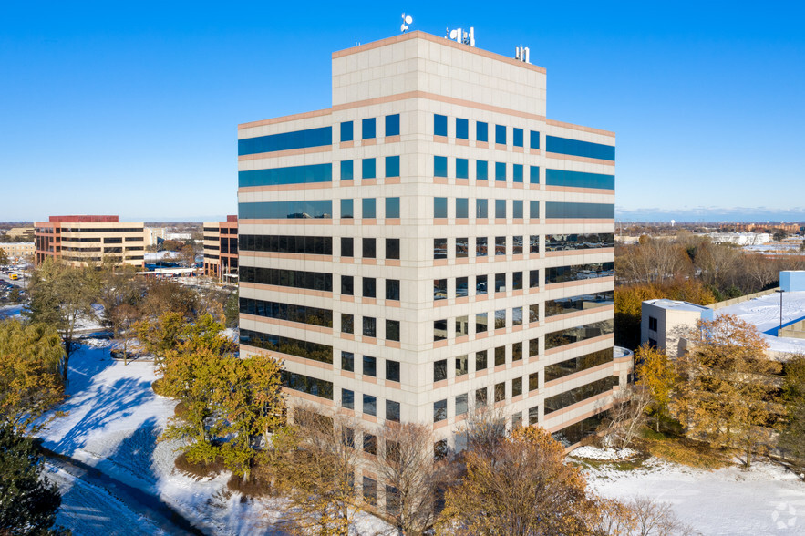 25 NW Point Blvd, Elk Grove Village, IL for sale - Primary Photo - Image 1 of 11