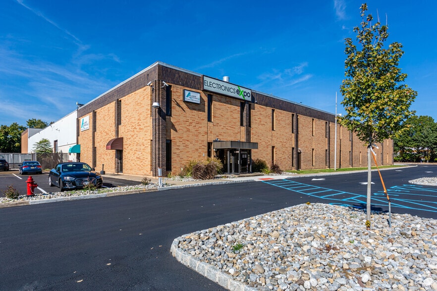 70 Demarest Dr, Wayne, NJ for lease - Building Photo - Image 3 of 8