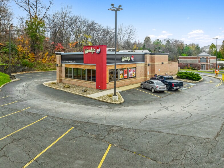 2363 E Aurora Rd, Twinsburg, OH à vendre - Photo du bâtiment - Image 2 de 4