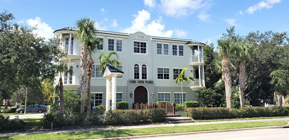 1705 19th Pl, Vero Beach, FL à louer - Photo du bâtiment - Image 3 de 7