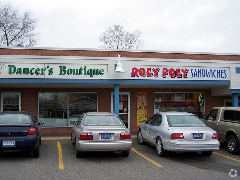 2366-2398 E Stadium Blvd, Ann Arbor, MI for lease - Building Photo - Image 2 of 8