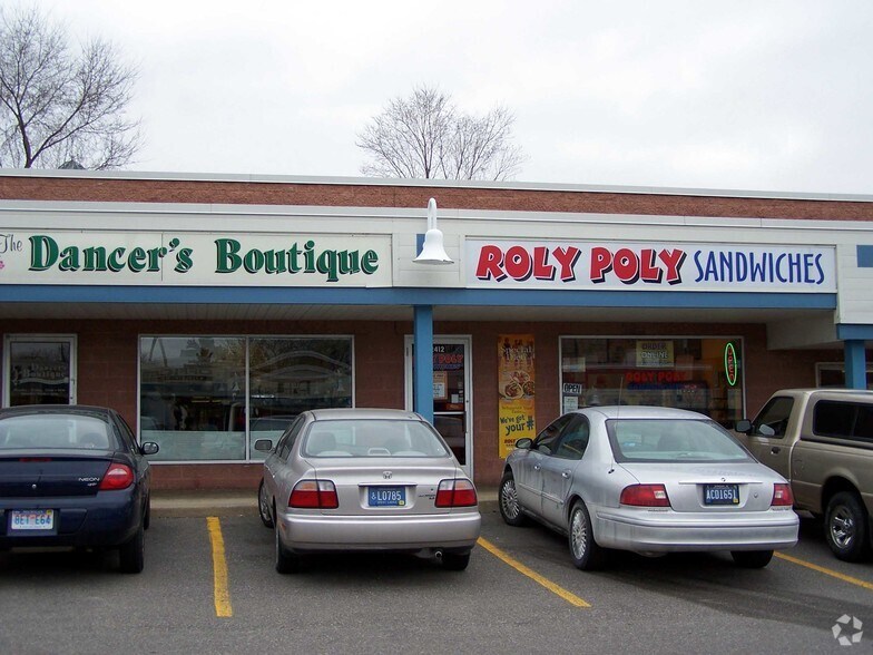 2366-2398 E Stadium Blvd, Ann Arbor, MI à louer - Photo du bâtiment - Image 2 de 8