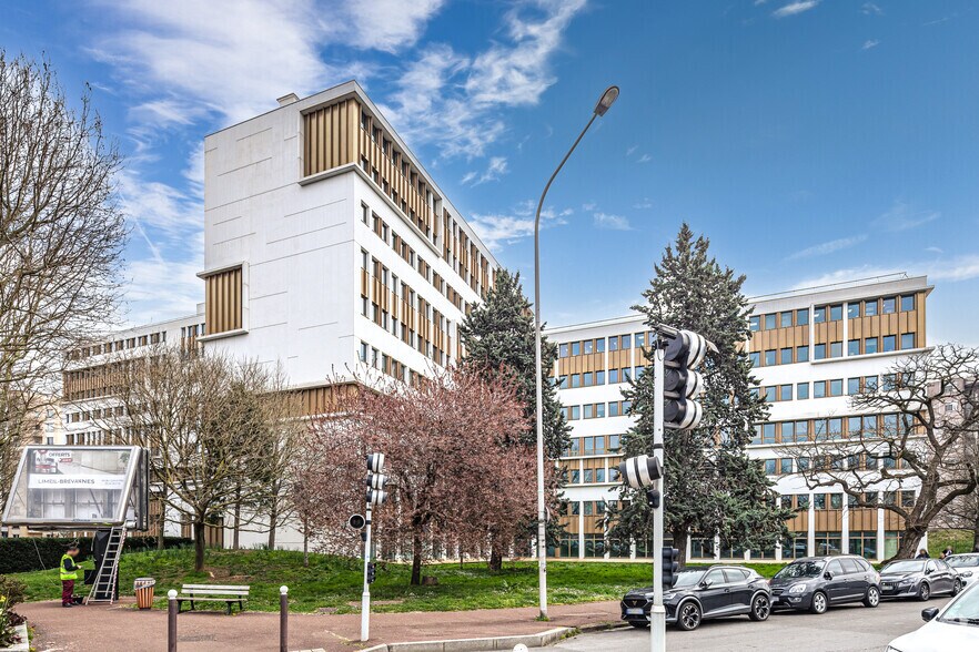 68/70 Avenue Du Général De Gaulle, Créteil à louer - Photo du bâtiment - Image 3 de 4